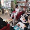 uczniowie w bibliotece