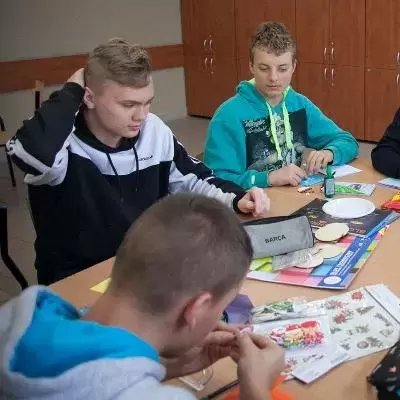 Warsztaty plastyczne na rzecz Fundacji „Pomóż Im” image