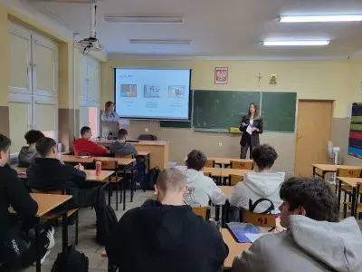 spotkanie w sali z Akademia Sukcesu