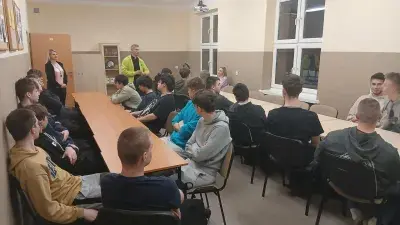 uczniowie w sali rekolekcyjnej