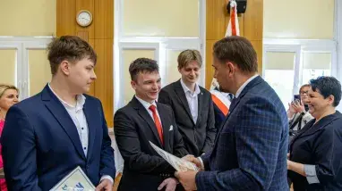 Drodzy Absolwenci – dziękujemy za wspólne lata!