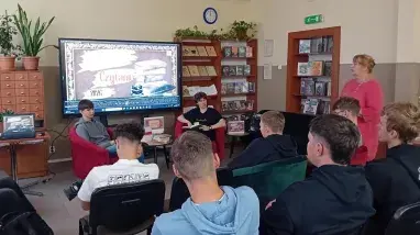 czytanie w bibliotece